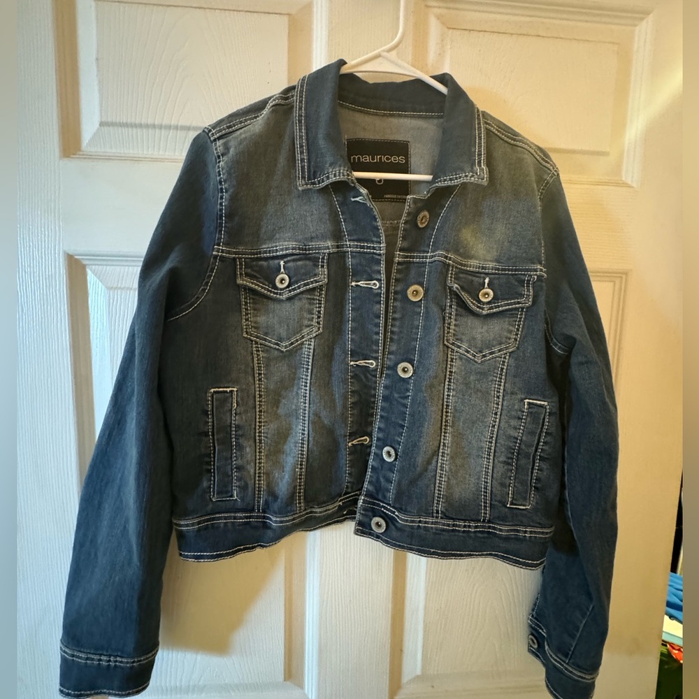 Maurices denim jacket size 0 plus (14w-16w)